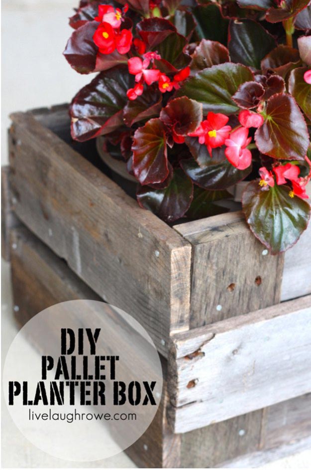 12-Creative-DIY-Pallet-Planter-Ideas-for-Spring-DIY-Pallet-Planter-Box
