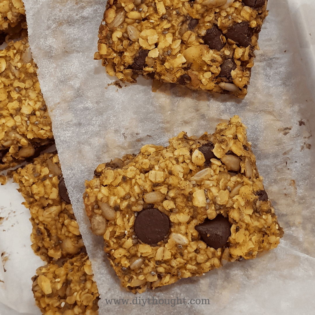 spiced pumpkin & chocolate granola bars