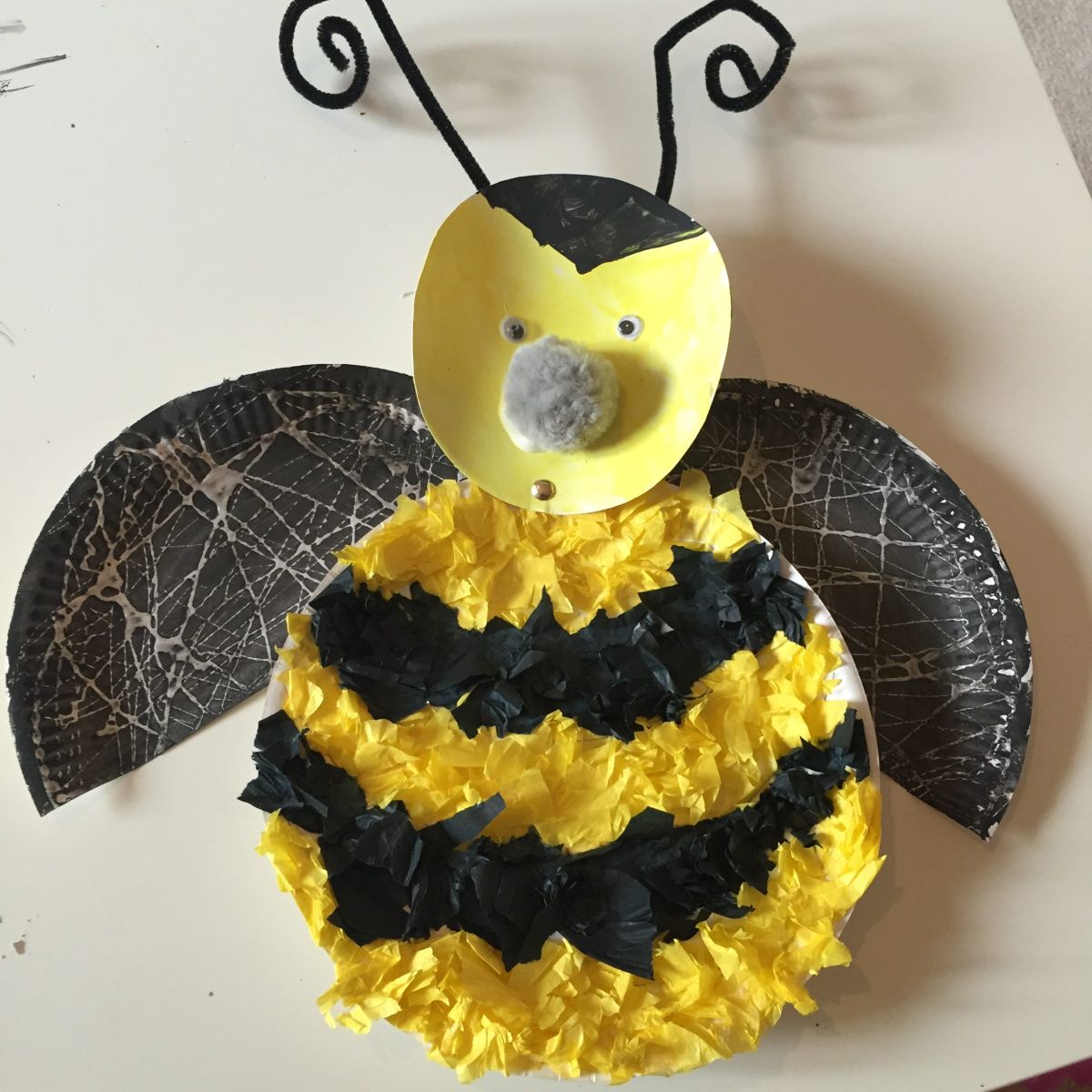 paper plate bumblebee