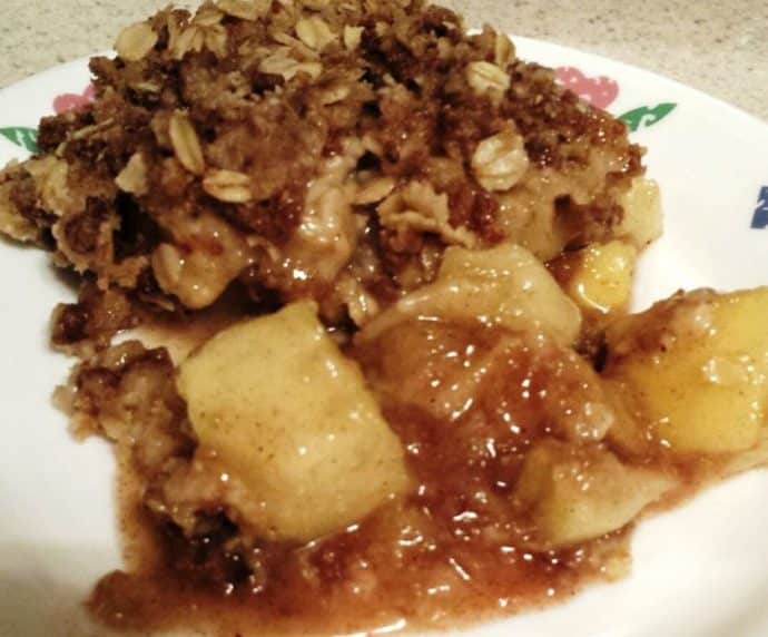 Slow cooker apple crisp dessert