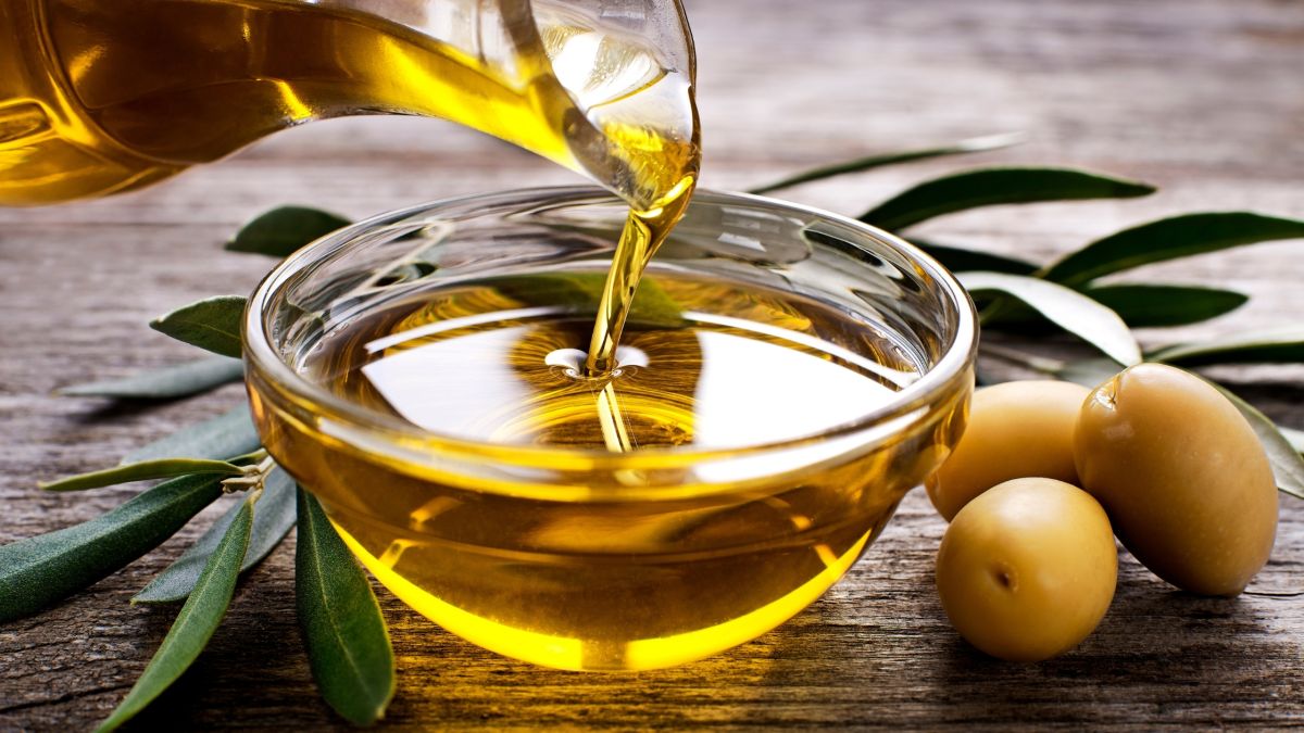 Natural oil for the skin
