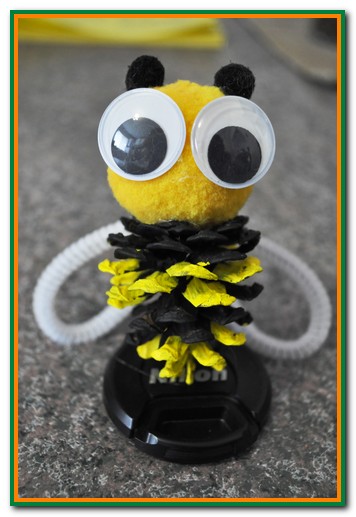 pinecone bee craft