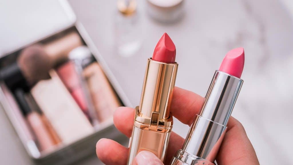 6 Tips for Your Makeup Routine in 2022- lips