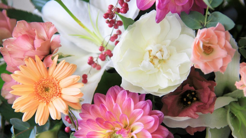 Beginner’s Guide to DIY Floral Arrangements- check the season